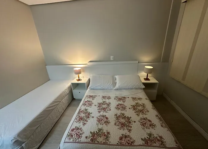 4 Ilhas, 2 Suites, 2 Garagens Bombinhas